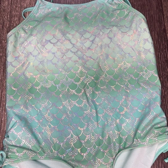 Girls large Cat & Jack one piece swimsuit green in color with mermaid style - Picture 5 of 6
